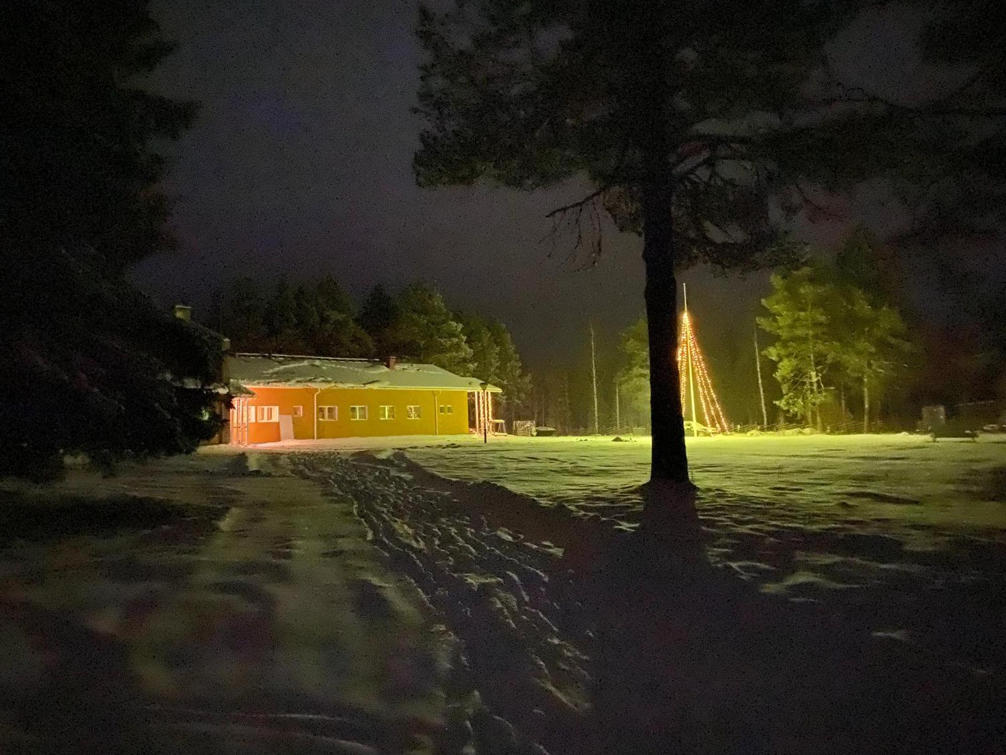 Majatalo Jurtta Hotel Rautuskylä Kültér fotó